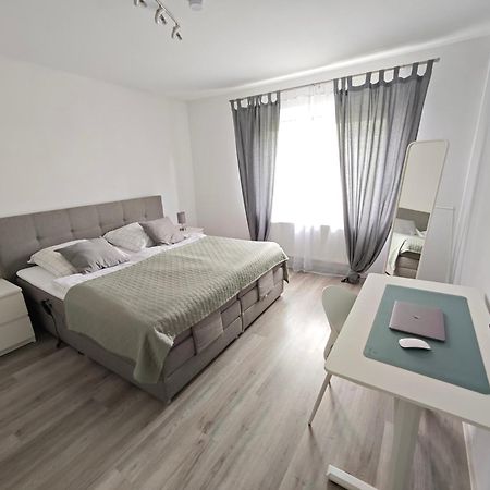 Fh-Naehe: Modernes Apt Mit Balkon 호프 외부 사진